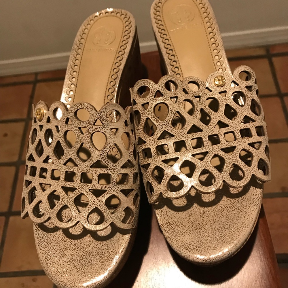 Women’s 6.5 Tory Burch wedge